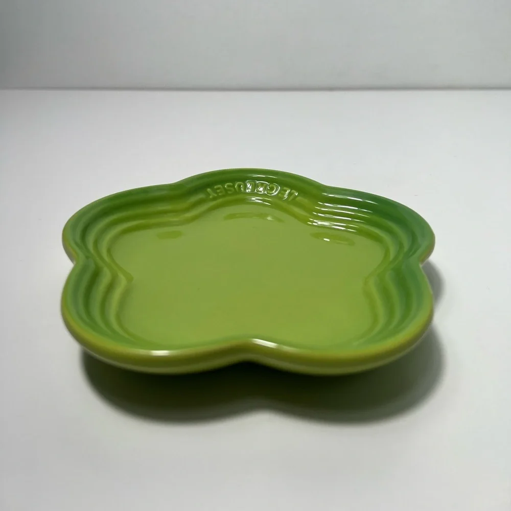 Le Creuset Stoneware Flower Petal Scalloped Trinket Dish Plate Tray